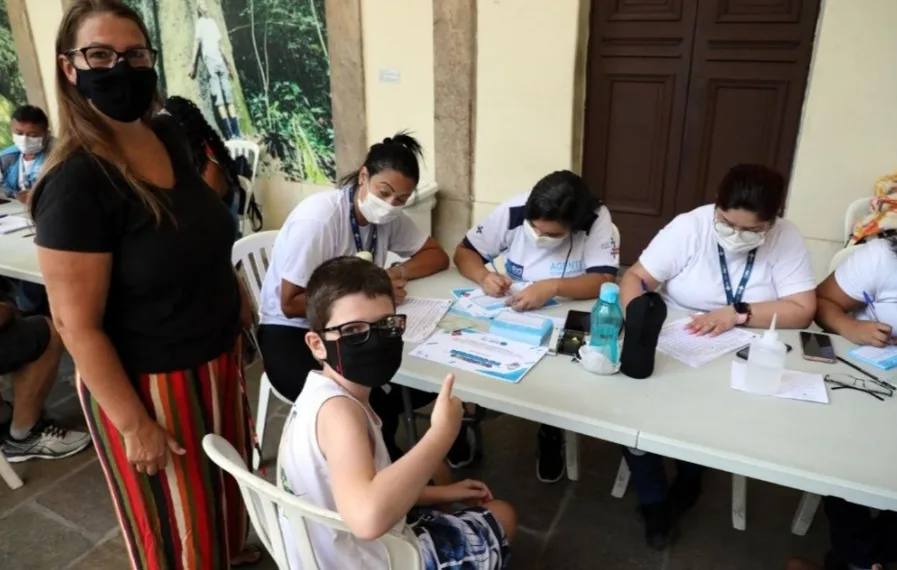 Covid-19: Calendário de vacinação infantil será retomado sexta-feira para imunizar crianças de 6 anos ou mais