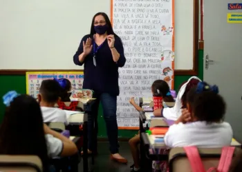 Secretaria de Educação convoca 1.121 novos professores para a educação infantil e o ensino fundamental