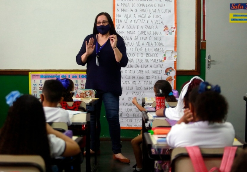 Secretaria de Educação convoca 1.121 novos professores para a educação infantil e o ensino fundamental