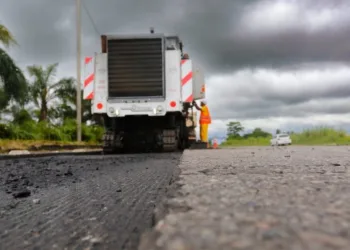 Programa Asfalto Liso começa pela Avenida Brasil e vai revitalizar mais de 450 quilômetros de vias