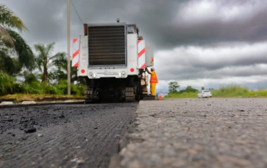Programa Asfalto Liso começa pela Avenida Brasil e vai revitalizar mais de 450 quilômetros de vias