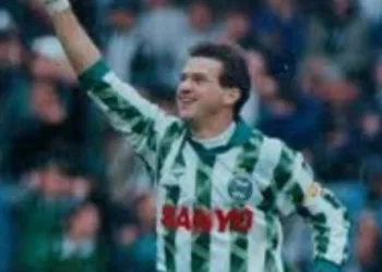 EX JOGADOR DE FUTEBOL MORRE EM QUEDA DE ARVORE