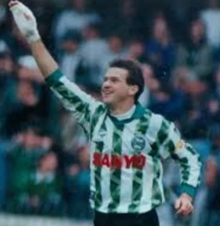 EX JOGADOR DE FUTEBOL MORRE EM QUEDA DE ARVORE