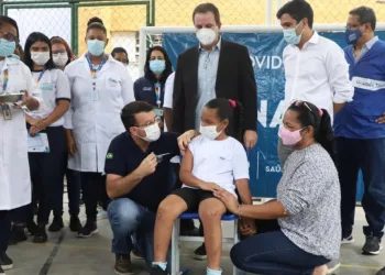 Prefeitura lança programa Vacina na Escola