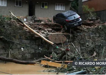 Governador pede ajuda ao governo federal para reconstruir Petrópolis