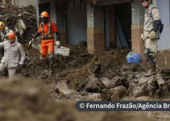 Bombeiros atualizam número de mortos em Petrópolis para 176