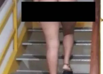 Mulher flagrada pelada em delegacia é esposa de inspetor policial