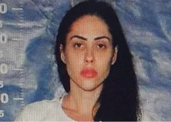 Mãe do garoto Henry briga com Fernanda Bumbum na prisão 