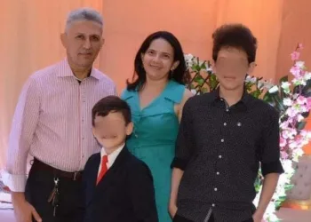 Adolescente que matou mãe e irmão ‘se assustou quando soube que o pai estava vivo’