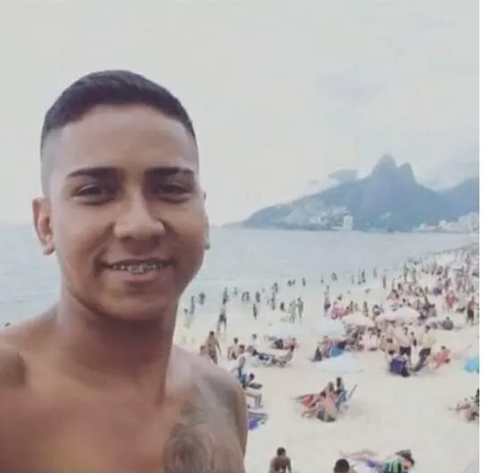JOVEM FOI MORTO NO RJ QUANDO PULAVA O MURO DA CASA DO PAI POIS TINHA ESQUECIDO