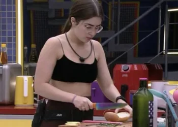 Jade Picon descobre  no bbb que cortar cebola faz a pessoa chorar…