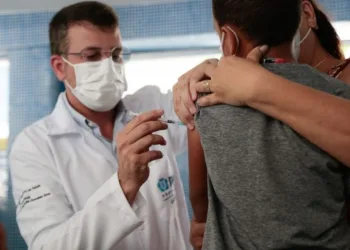 Covid-19: Após feriado, vacinação será retomada nesta quarta-feira. Veja onde fazer o teste