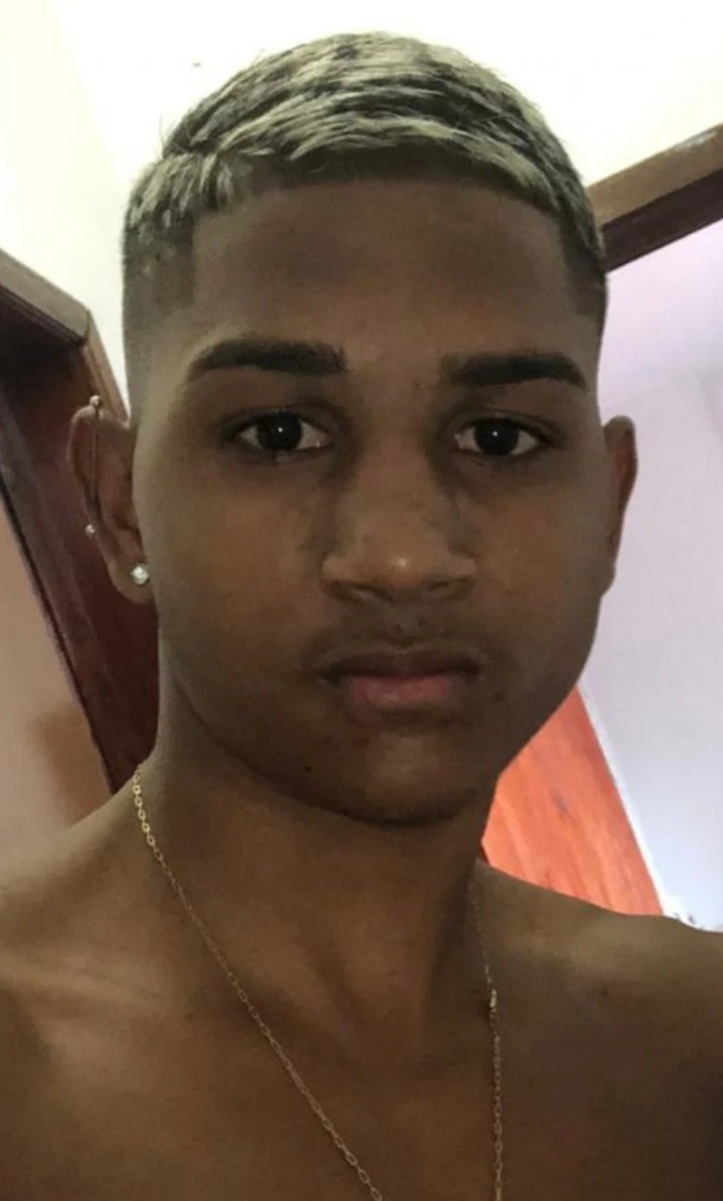 Jovem é morto enquanto caminhava em bairro do Rio