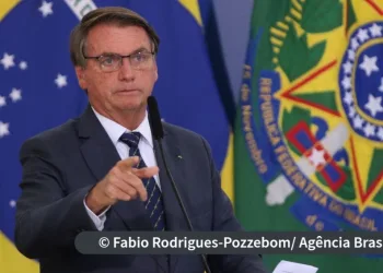 Brasil pode rebaixar pandemia de covid-19 para endemia, diz presidente
