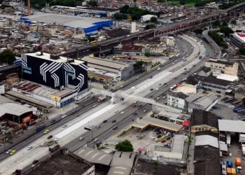 Avenida Brasil terá interdição parcial, na altura do Caju, para construção de passarela
