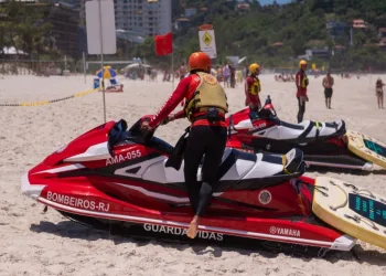 Bombeiros fizeram quase 800 resgates marítimos durante o Carnaval