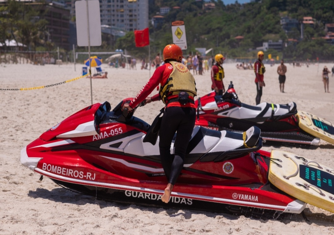 Bombeiros fizeram quase 800 resgates marítimos durante o Carnaval