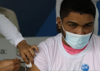 Covid-19: Fiocruz comprova eficácia da vacina em estudo no Rio