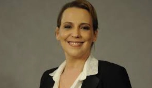 ATRIZ ANA BEATRIZ NOGUEIRA RETIRA TUMOR DO PULMÃO E ESTÁ CURADA DO CÂNCER