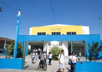 Escola na Zona Oeste é reinaugurada após reforma realizada em parceria com a iniciativa privada