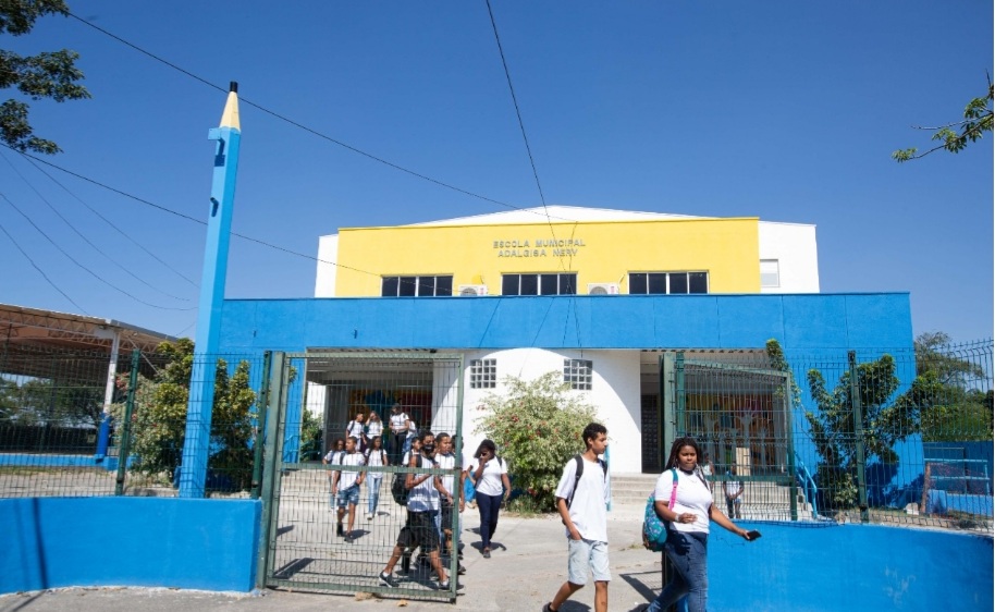 Escola na Zona Oeste é reinaugurada após reforma realizada em parceria com a iniciativa privada