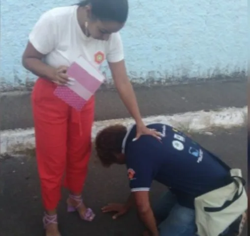 Mulher entregou bíblia e disse que ‘via Deus’ em morador de rua pouco antes de ter relações com ele