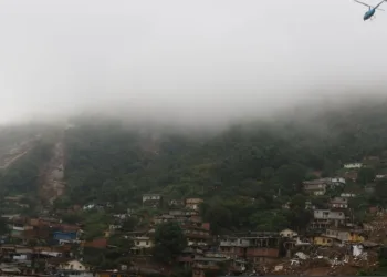 Defesa Civil e Corpo de Bombeiros são mobilizados em Petrópolis