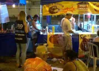 Prefeitura abre inscrição para sorteio de vagas para ambulantes atuarem no entorno do Sambódromo nos desfiles