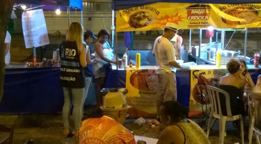 Prefeitura abre inscrição para sorteio de vagas para ambulantes atuarem no entorno do Sambódromo nos desfiles