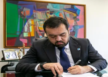 Lei que incorpora Uezo pela Uerj é sancionada por Cláudio Castro