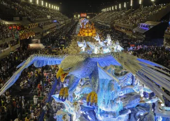 Escolas de samba do Rio começam a ensaiar domingo no Sambódromo