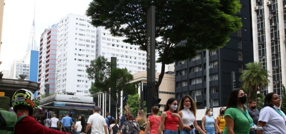 Fiocruz: provocada pela Ômicron, terceira onda está terminando
