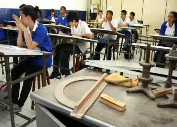 Faetec abre mais de 700 vagas estágio em diversas áreas de ensino superior
