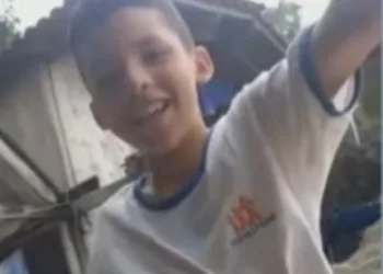 Morre menino que perdeu mãe e seis irmãos após deslizamento no Rio