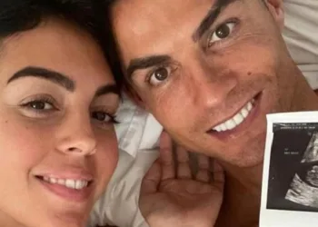 CRISTIANO RONALDO COMUNICA A MORTE DO FILHO: ” ESTAMOS ARRASADOS”