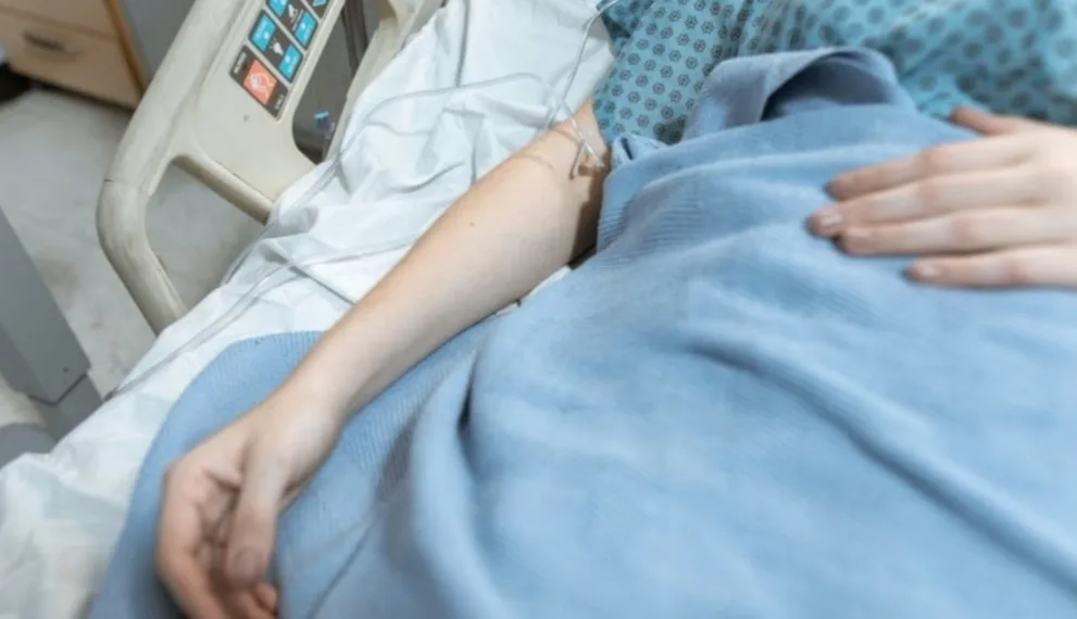 Após masturbação, jovem passa mal e vai parar na UTI de hospital; entenda