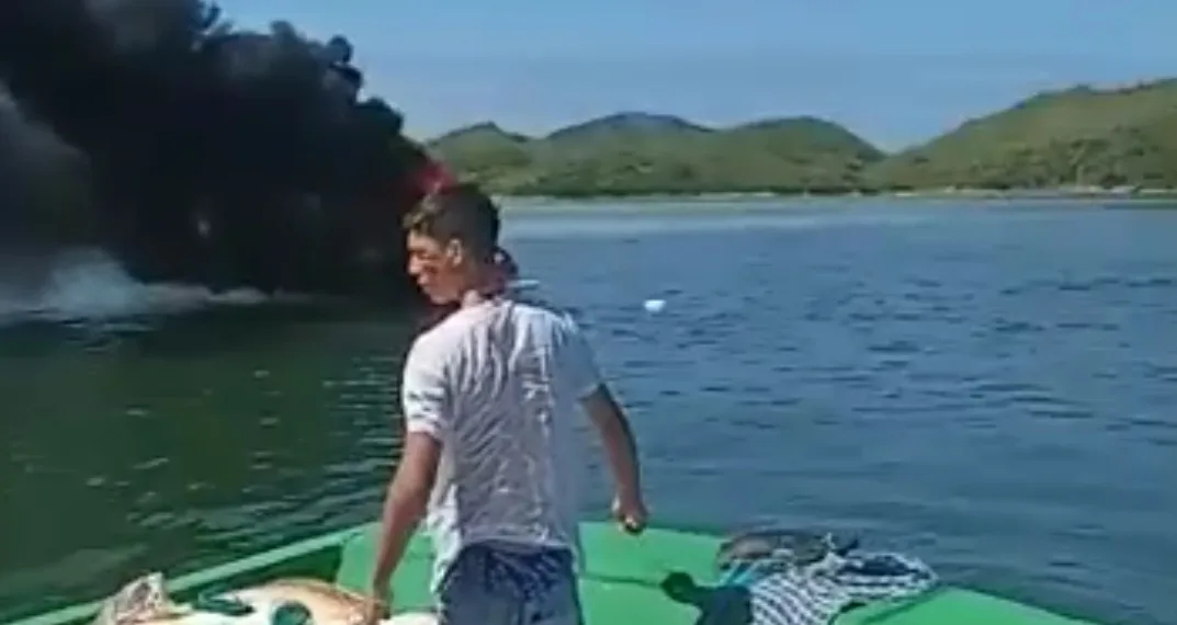 CINCO PESSOAS FICARAM FERIDAS COM QUEIMADURAS NA EXPLOSÃO DE UMA LANCHA EM CABO FRIO ( VIDEOS)