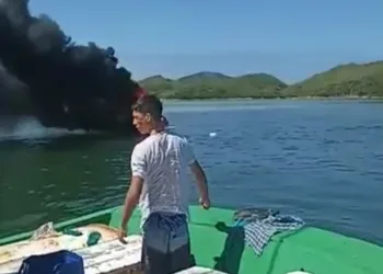CINCO PESSOAS FICARAM FERIDAS COM QUEIMADURAS NA EXPLOSÃO DE UMA LANCHA EM CABO FRIO ( VIDEOS)