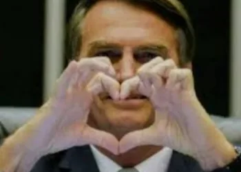 Gaviões da Fiel levará Bolsonaro gay para desfile de carnaval