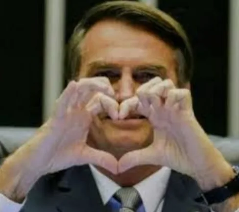 Gaviões da Fiel levará Bolsonaro gay para desfile de carnaval