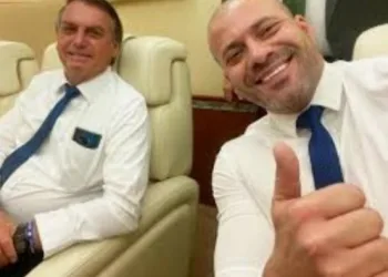 BOLSONARO DECRETA PERDÃO DA PENA A DEPUTADO DANIEL SILVEIRA
