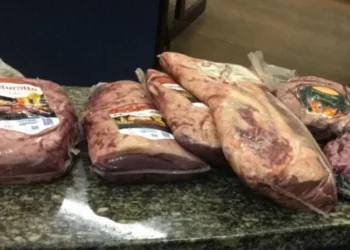 Churrasco cancelado: grupo é preso após furtar picanha em supermercado no RJ