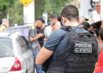 Mulher morre após ser baleada em casa de prostituição no RJ