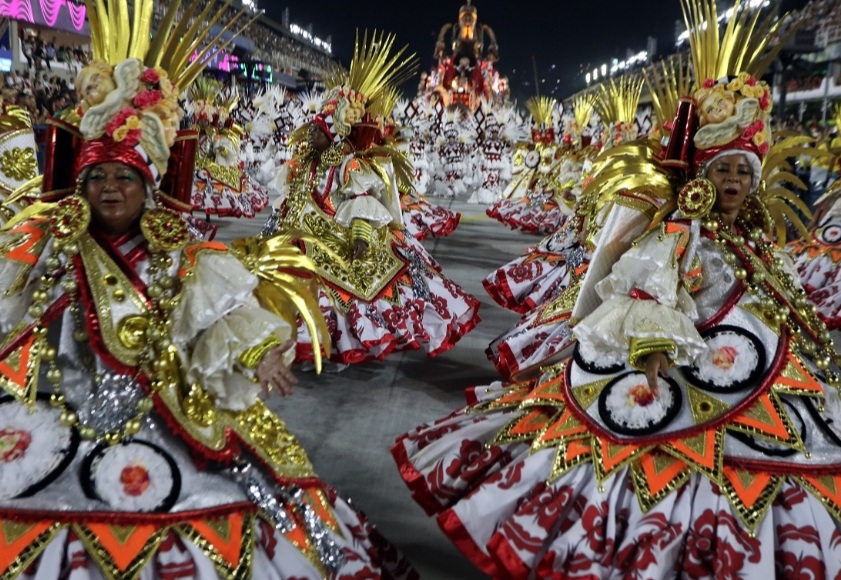 Grupo Especial mais seis escolas de samba entram na Sapucaí para fechar os desfiles do carnaval