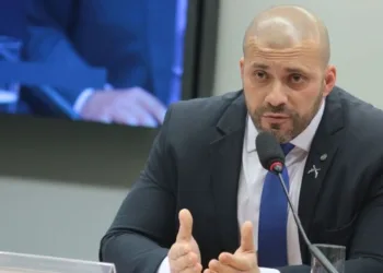 Centrão articula projeto de lei para anistiar aliados de Bolsonaro