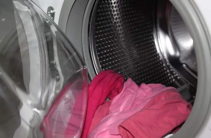 Criança morre afogada após cair em máquina de lavar roupa