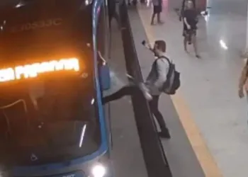 HOMEM É PRESO POR AGREDIR MOTORISTA DE BRT NA ZONA OESTE