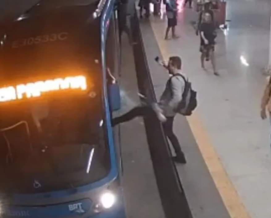HOMEM É PRESO POR AGREDIR MOTORISTA DE BRT NA ZONA OESTE