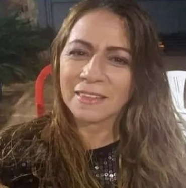 Marido ciumento assassina mulher com 22 facadas na frente do enteado
