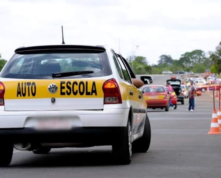 AUTO ESCOLAS PODEM DEIXAR DE SER OBRIGATÓRIAS PARA TIRAR CNH